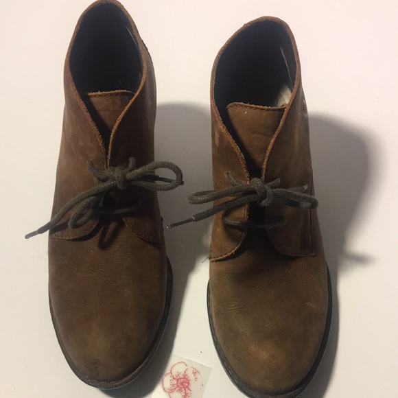 BORN FINA BROWN LEATHER LACE UP BOOTIE - Picture 1 of 6
